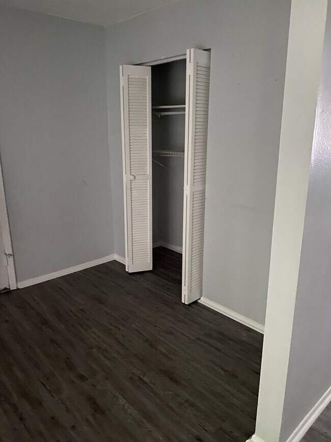 Building Photo - Lugo Riverhill