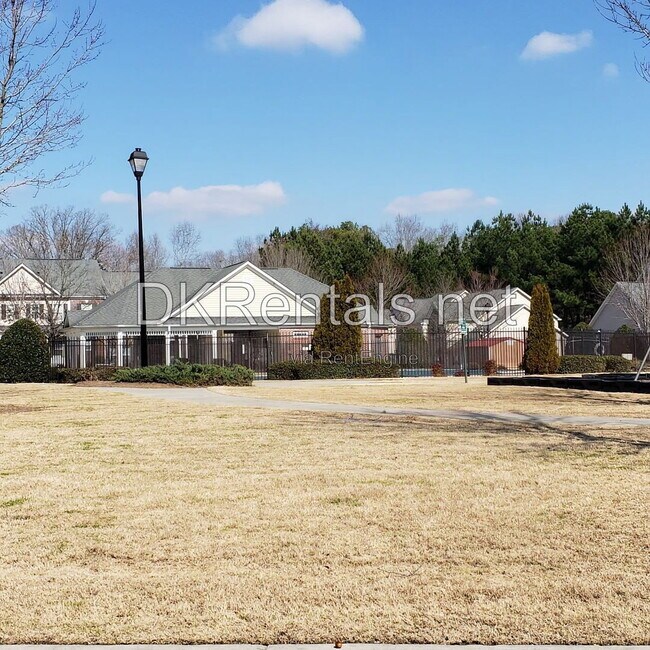 Building Photo - 2555 Flat Shoals Rd