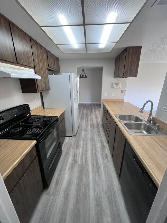 Foto del edificio - NICE UPDATED HOME IN CITRUS HEIGHTS!!