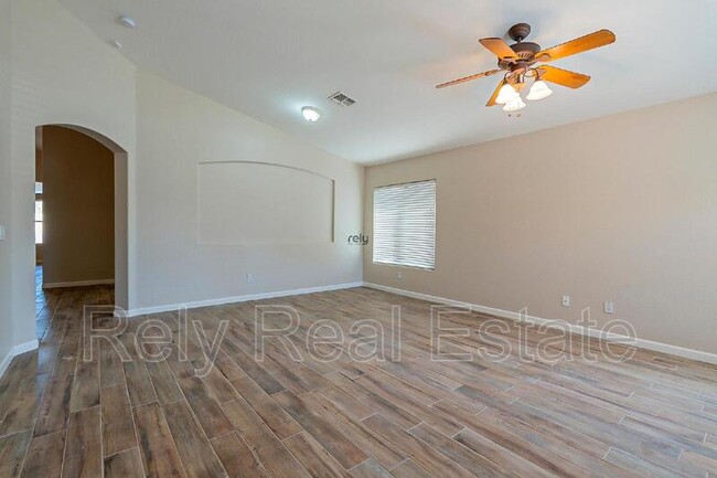 Foto del edificio - 11570 W Yuma St