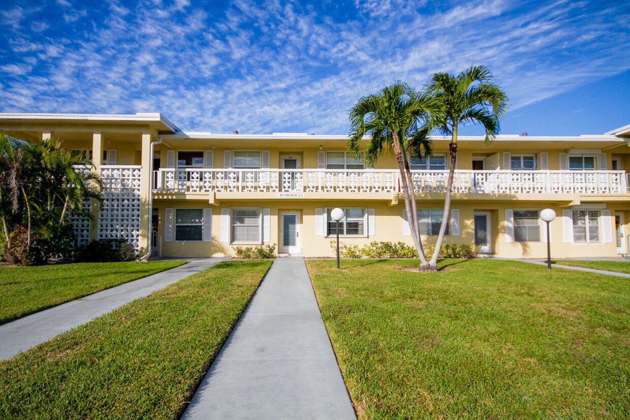 1001 Flame Vine Ave Unit 202, Delray Beach, FL 33445 Condo for Rent