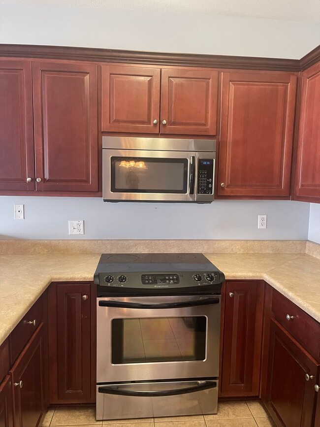Foto del edificio - Eagle Landing Subdivision - Hardwood Floor...