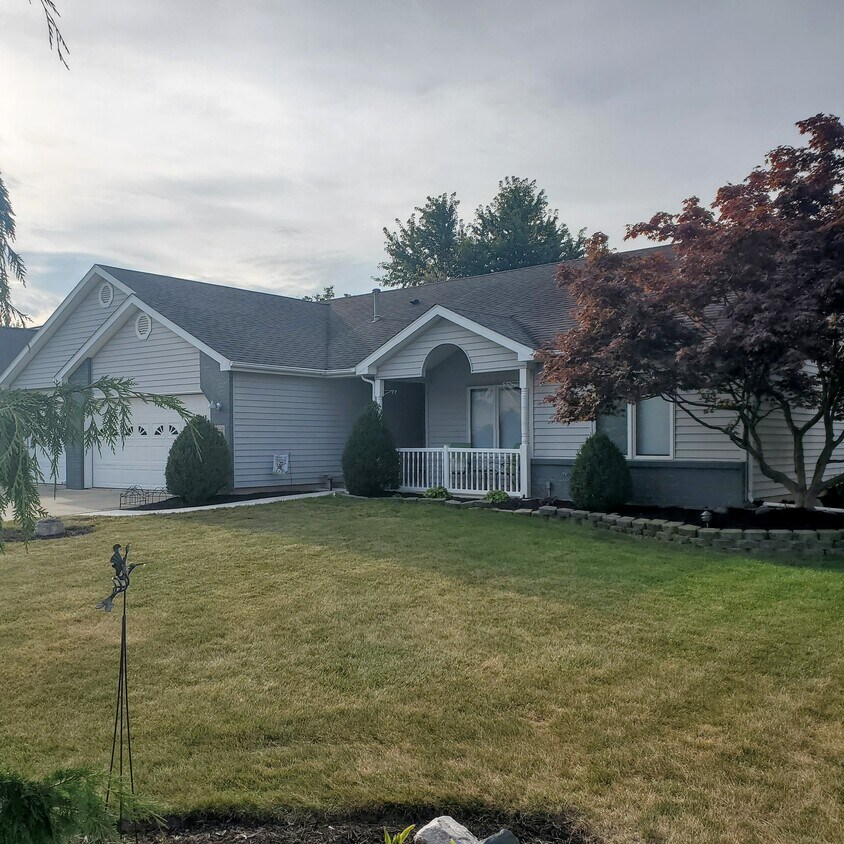 10227 Lake Sebago Dr, Fort Wayne, IN 46804 House Rental in Fort Wayne, IN