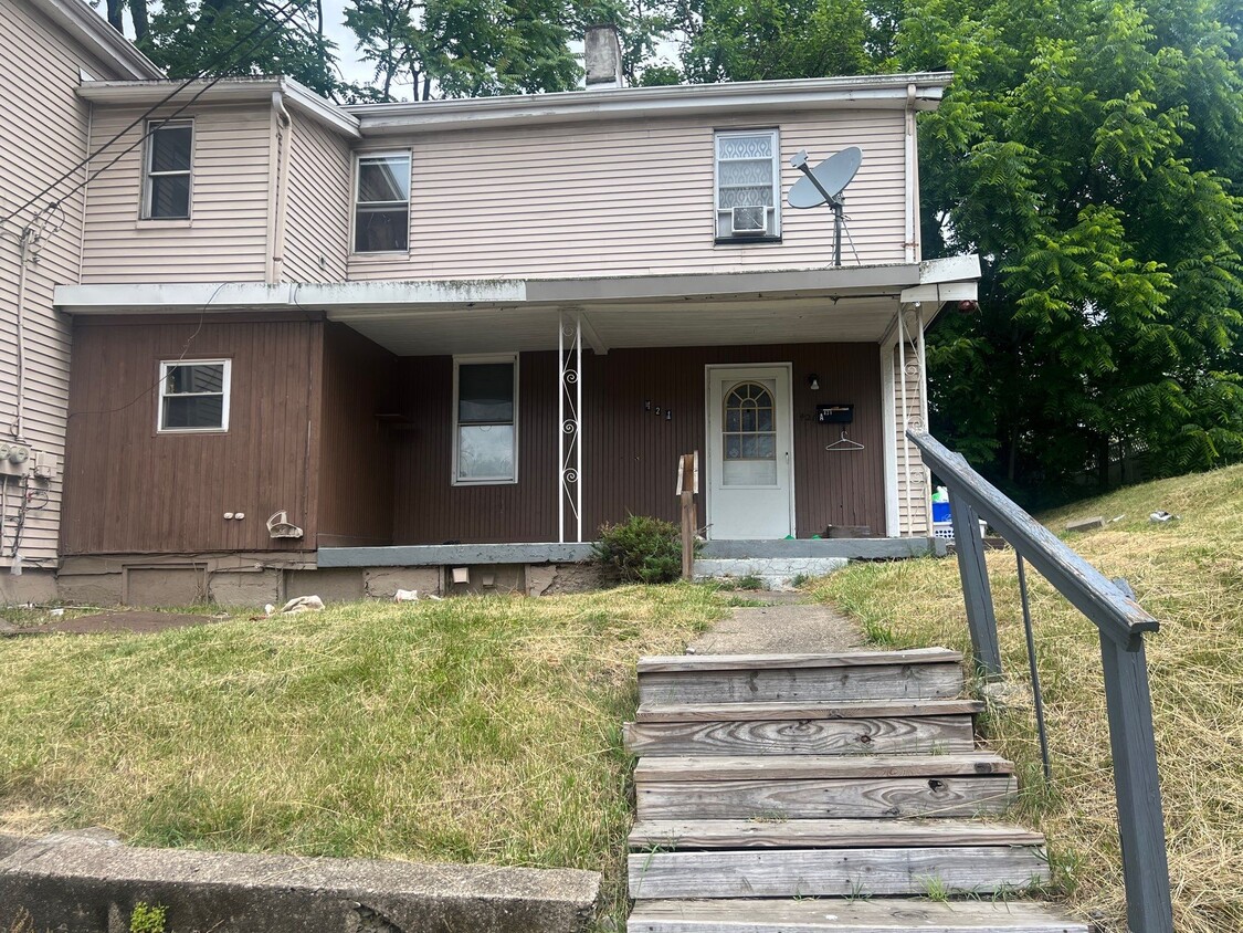 Primary Photo - 421 Schiller St