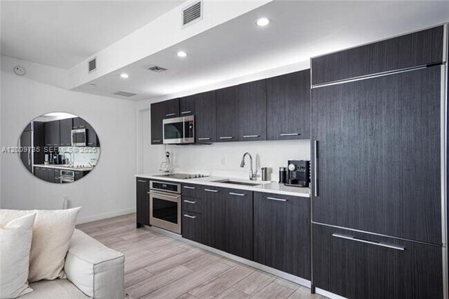 Foto del edificio - 45 SW 9th St