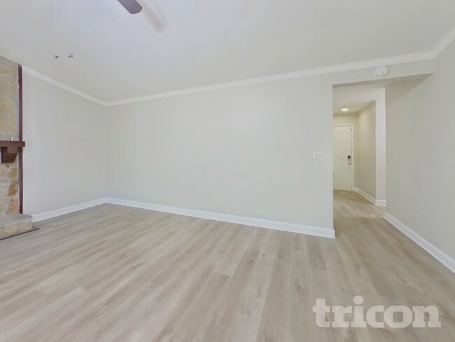 Building Photo - 2543 Mistletoe Ln SW