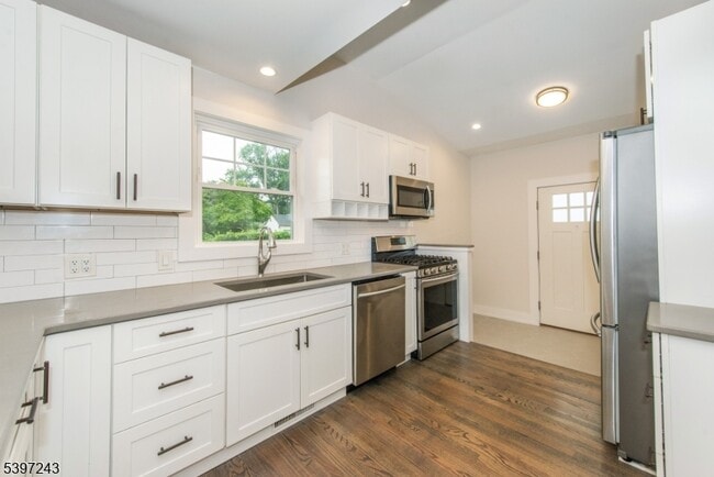 Building Photo - 266 Elmwood Ave