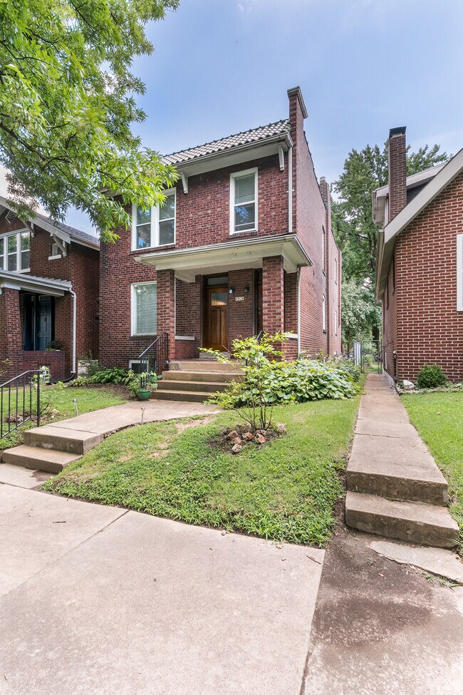 Building Photo - 4928 Sutherland Ave