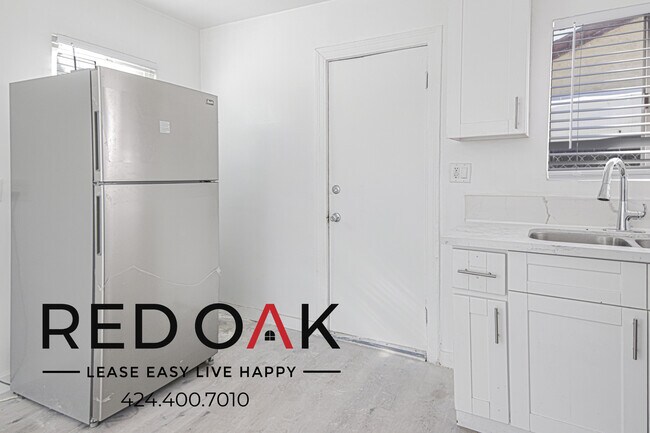 Building Photo - Cozy One Bedroom with Hardwood Vinyl Floor...