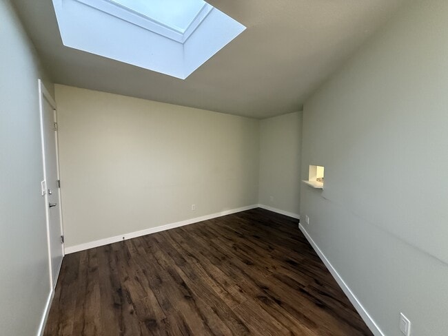 Building Photo - 9461-9461 College St