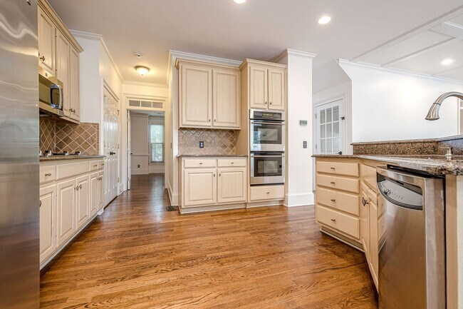 Building Photo - Spacious 4BR House in Marietta