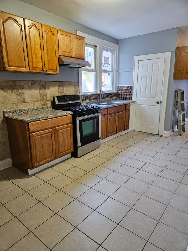 Primary Photo - 163 E 23rd St