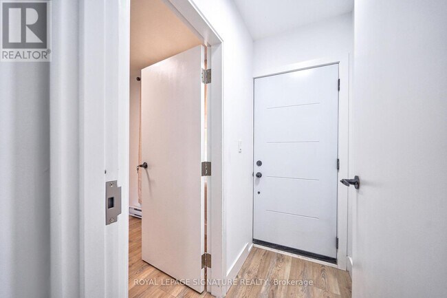 Building Photo - 541 St Clarens Ave