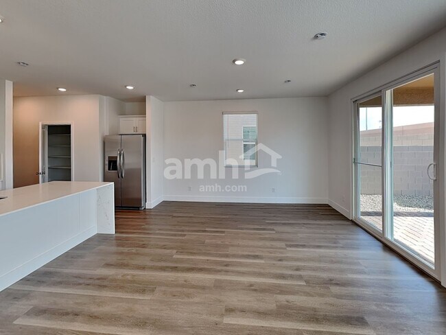 Foto del edificio - 4689 Flaming Ridge Trail