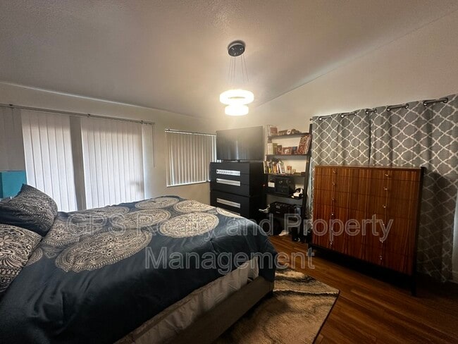 Building Photo - 651 Tam Ct