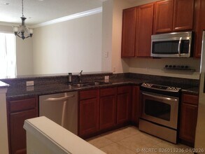 Building Photo - 9680 Lago Dr