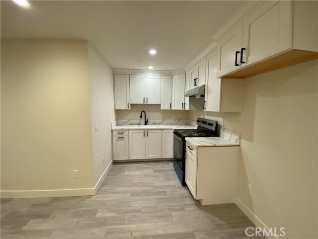 Foto del edificio - 653 W 24th St
