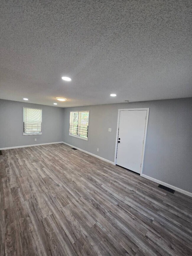 Foto del edificio - 310 N Oakley Ave