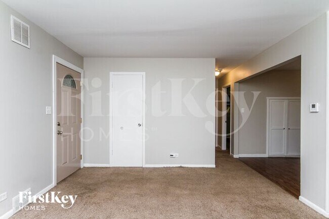 Building Photo - 298 N Addison Rd