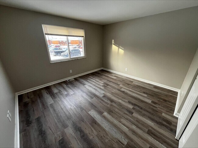 Building Photo - 4669 Hilton Ave