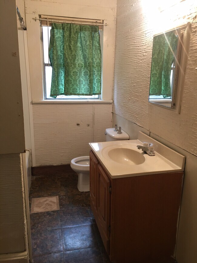 Hall Bath - 6100 Lexington Ave