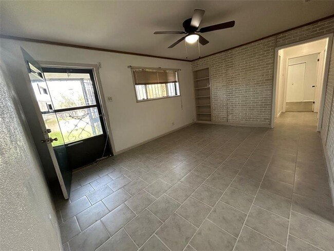 Foto del edificio - 326 W Hallmark Ave