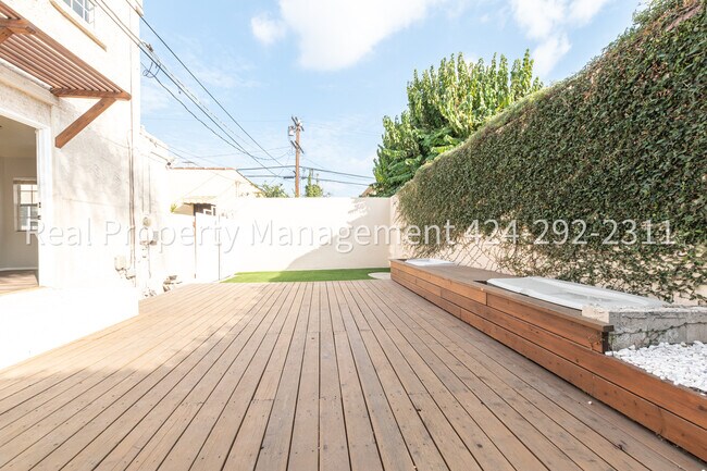 Building Photo - 7220 Waring Ave