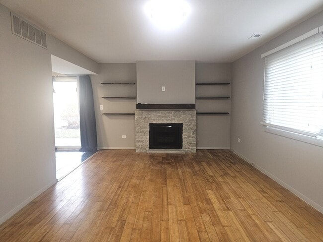 Building Photo - 841 Oxford Pl