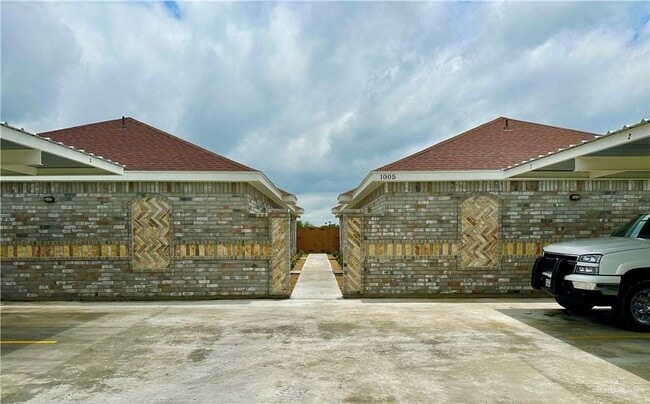 Building Photo - 21 W Kohala Ave