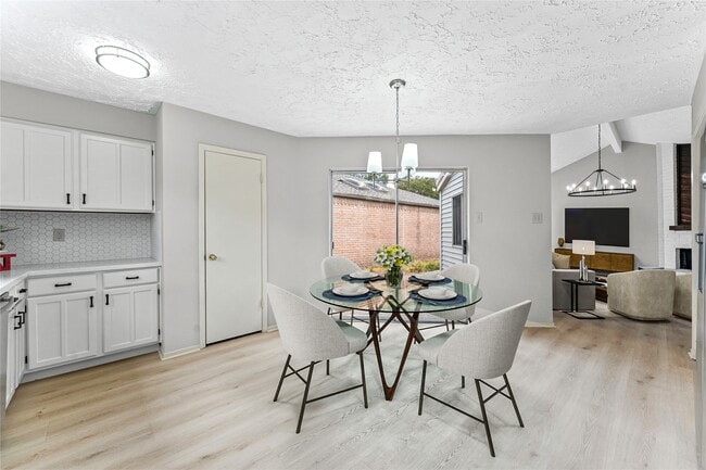 Foto del edificio - 16218 Olive Glen Dr