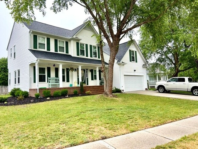 CHARMING HOME IN HIGHLY SOUGHT AFTER NEIGHBORHOOD. - CHARMING HOME IN HIGHLY SOUGHT AFTER NEIGHBORHOOD.