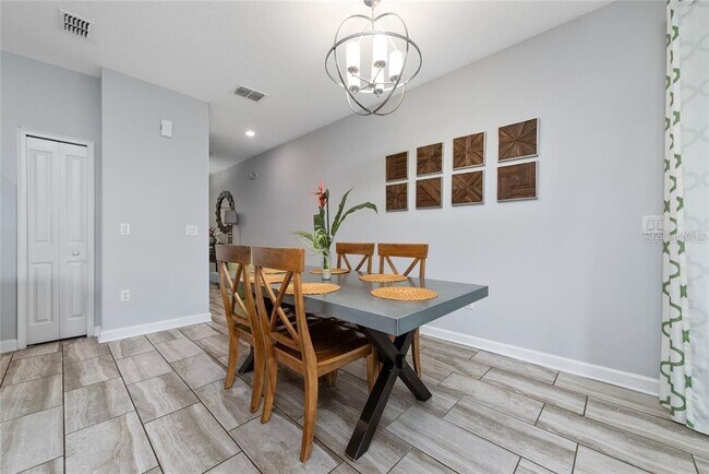 Building Photo - 9053 Dogleg Dr