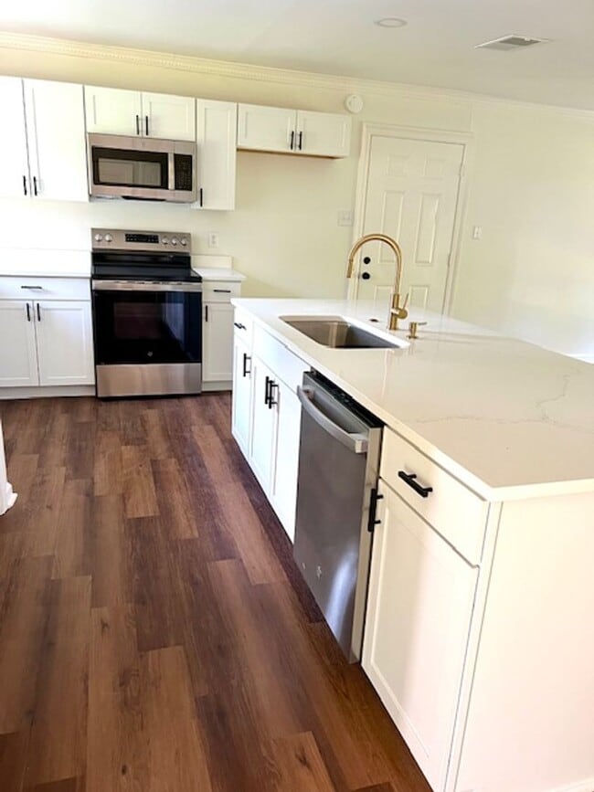 Building Photo - Brick home in Cypress Shores Subd