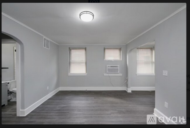 Building Photo - 236 W Walnut Ln