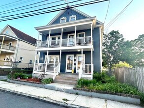 Building Photo - 147 Chestnut St