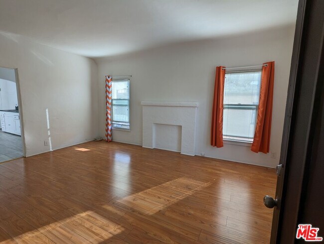Building Photo - 1366 S Mansfield Ave