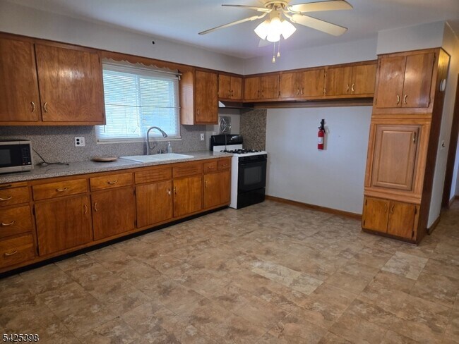 Foto del edificio - 144 Raphael Rd