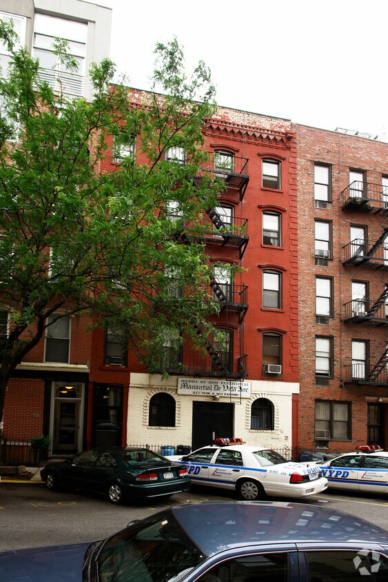 Building Photo - 236 W 20th St