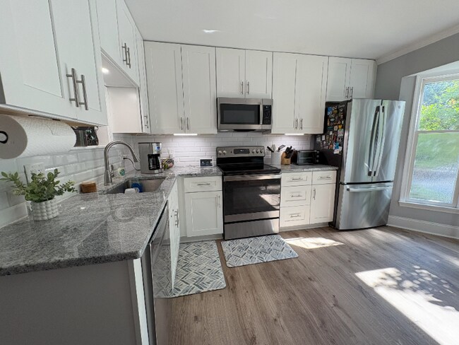 Foto del edificio - 2679 Broad Oaks Pl