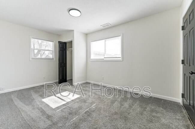 Building Photo - 947 Albany St