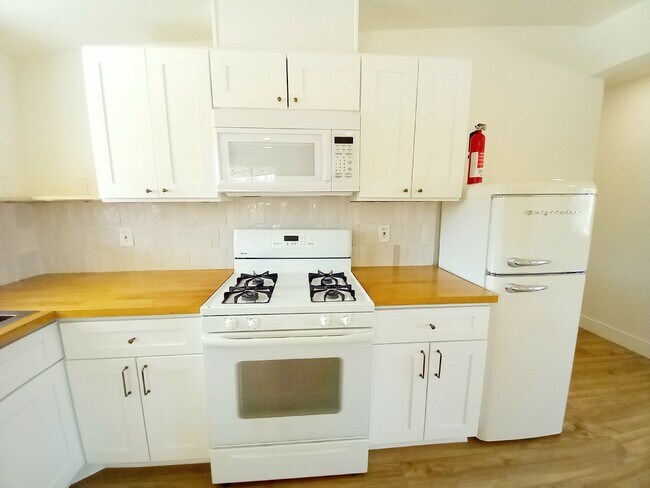 Foto del edificio - Beautifully Renovated 3 bd, 2 ba in Old To...