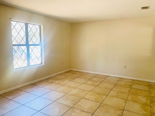 Building Photo - 938 McFarlan Ave