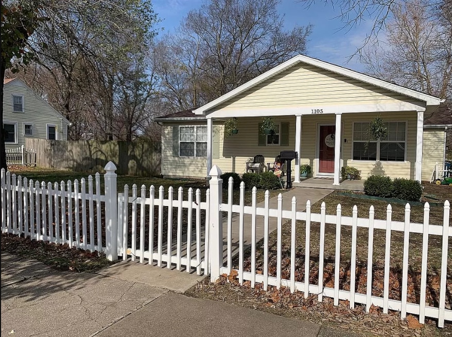 1105 W 6th St, Joplin, MO 64801 House Rental in Joplin, MO