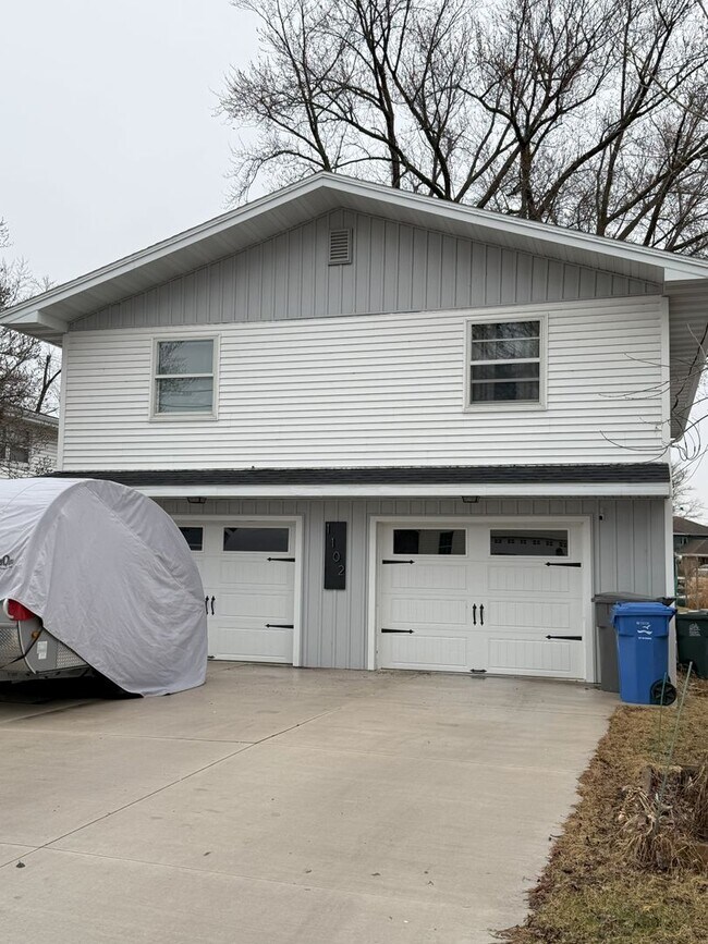 Foto del edificio - Lake Livin' - 3 Bed / 1.5 bath house on Lake Monona Channel