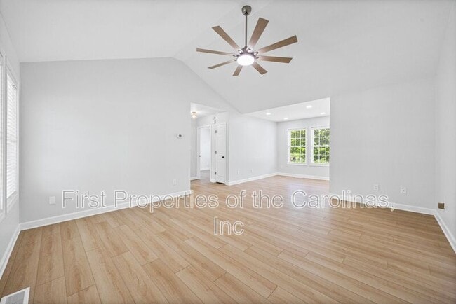 Foto del edificio - 425 Griggs Rd