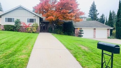 Building Photo - 2509 Oakhurst Dr