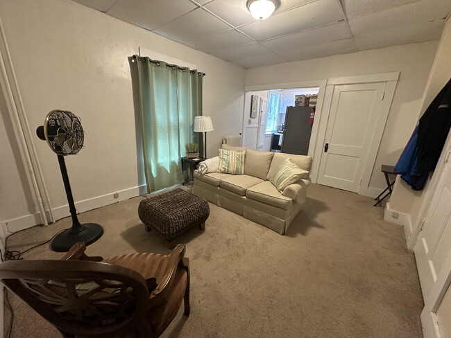 Foto del edificio - "Charming 1-Bedroom in the Heart of Roches...