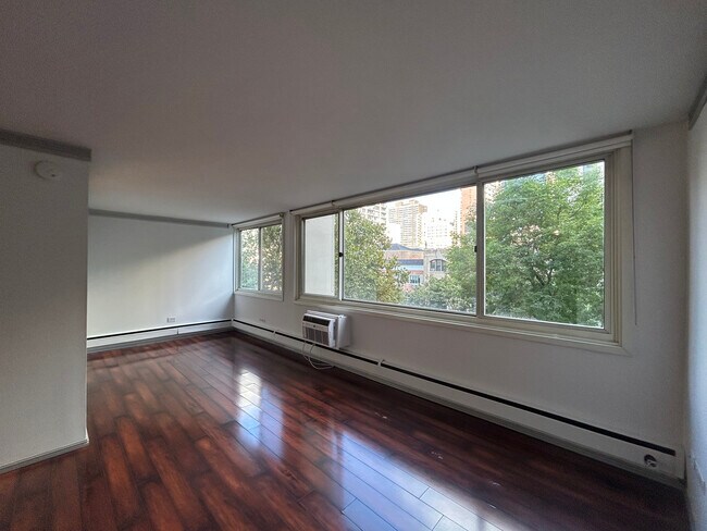 Foto del edificio - 1350 N Dearborn St