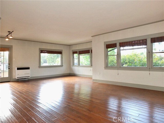 Foto del edificio - 353 Newport Ave
