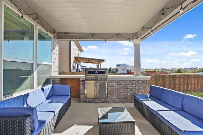 Foto del edificio - 102 Whitney Dr